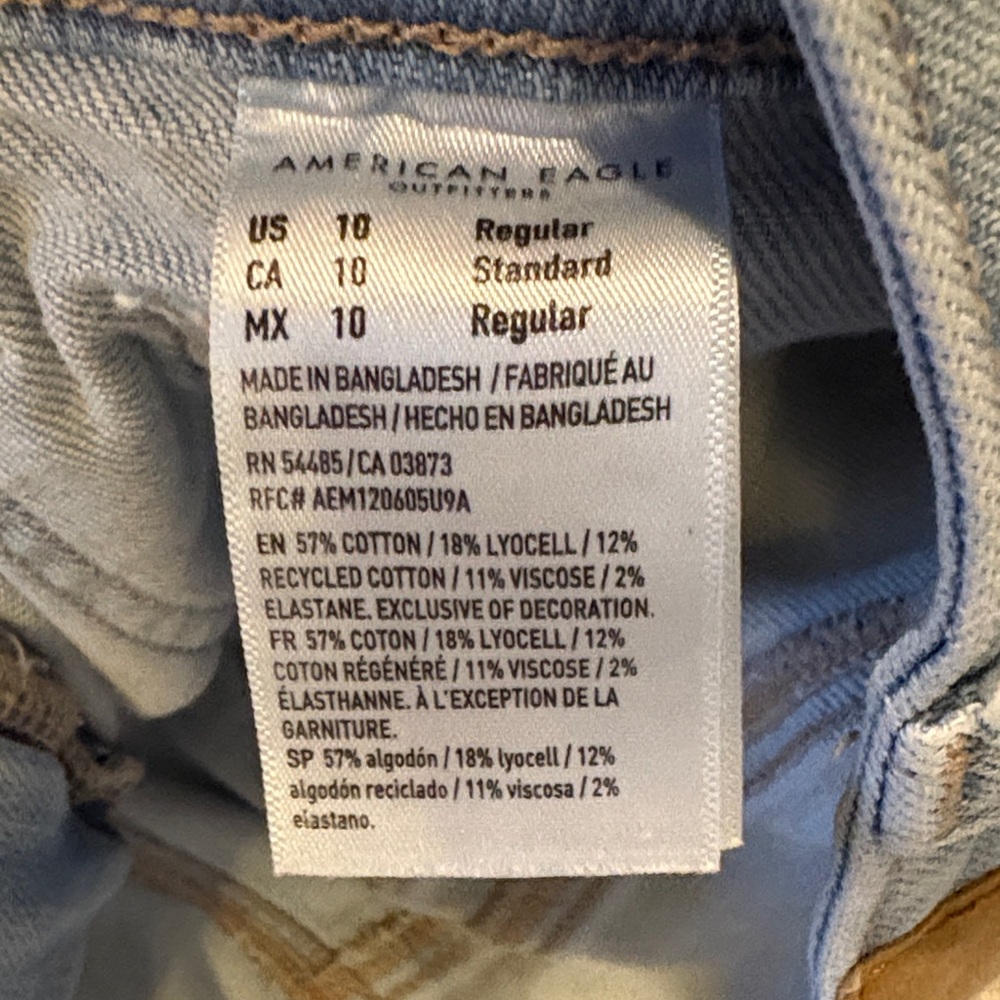 American Eagle Outfitters Women's Light Wash very baggy Jeans - Picture 5 of 6